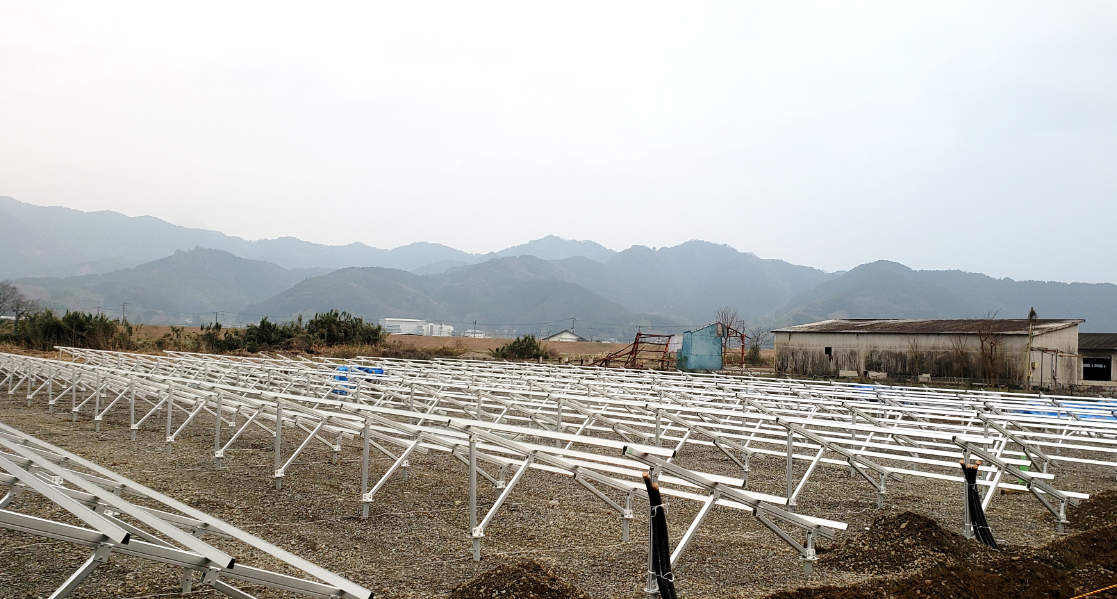 寒潮來襲，如何為強降雪天氣中的光伏支架電站保駕護航？